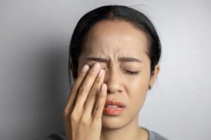 Signs You Should Visit an Eye Specialist